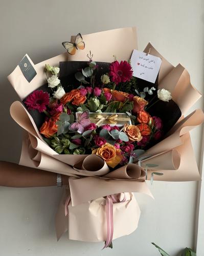 بوكيه ورد مع شوكلت بستاني بتصميم مميز