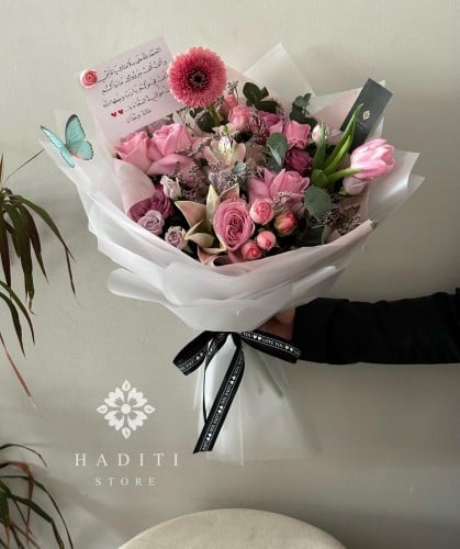 بوكيه ورد بنك مع موف أنيق ومخصص