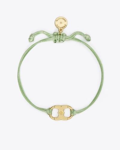 باقة ورد مميزة مع اسوارة توري بورش الفاخرة