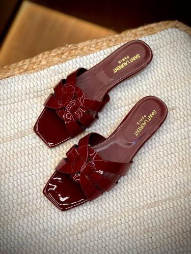 سليبر إيف سان لوران اوغندي لامع مريح وأنيق