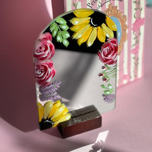 مرايا الحديقة السرية