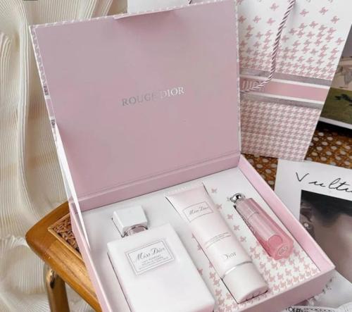 مجموعة مس ديور