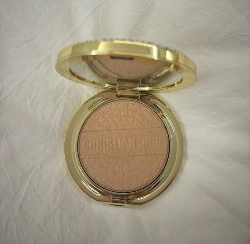 هايلايت ديور - منتج سليم لكن الكتابه غير واضحه شوي