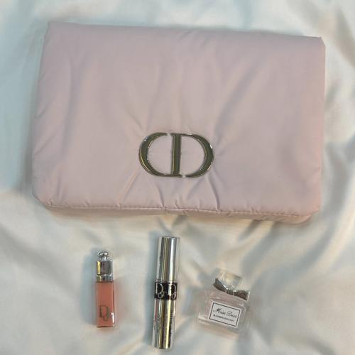 شنطة ديور مع هدايا