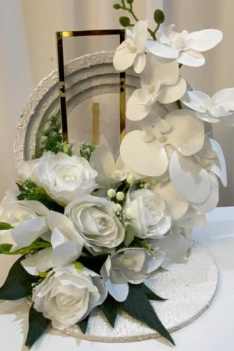 Artificial flower arrangement