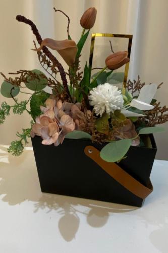 Artificial flower arrangement