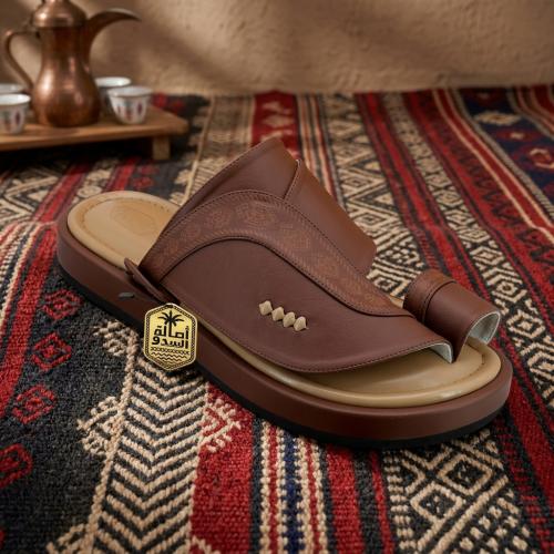 حذاء شرقي فاخر