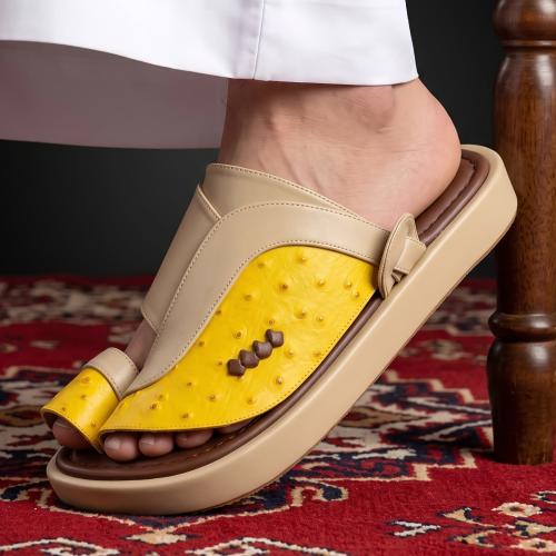 حذاء شرقي فاخر