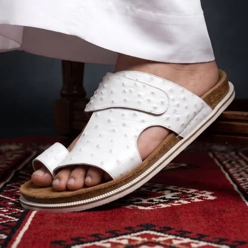 حذاء شرقي فاخر