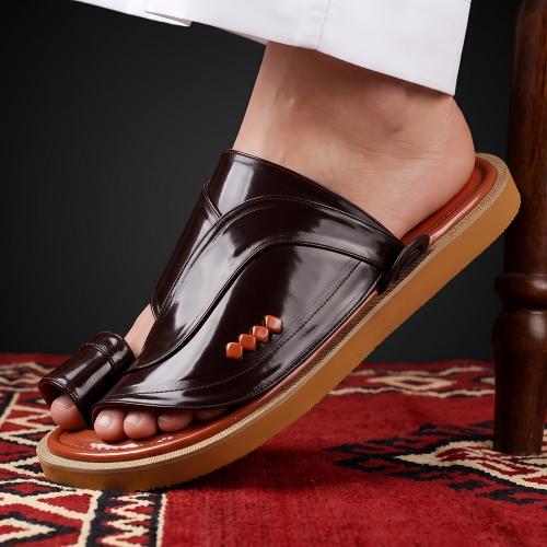 حذاء شرقي فاخر