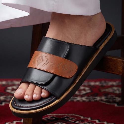 حذاء شرقي فاخر