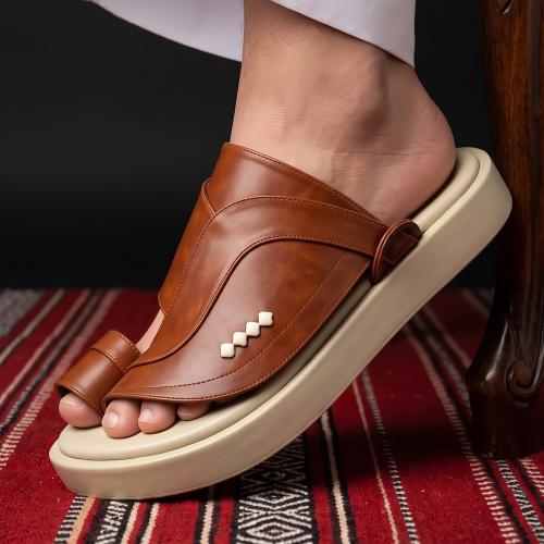 حذاء شرقي فاخر