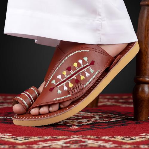 حذاء شرقي فاخر