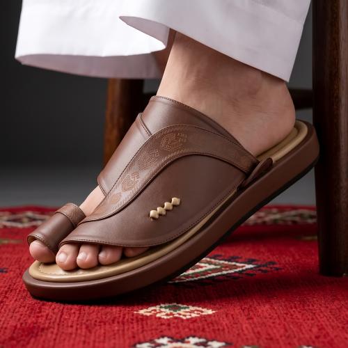 حذاء شرقي فاخر