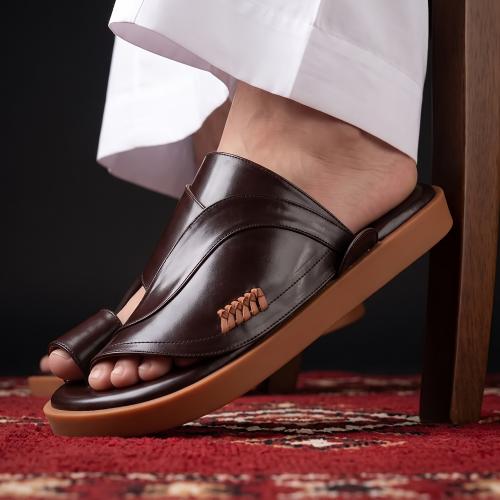 حذاء شرقي فاخر