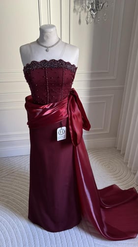 فستان عزيزه