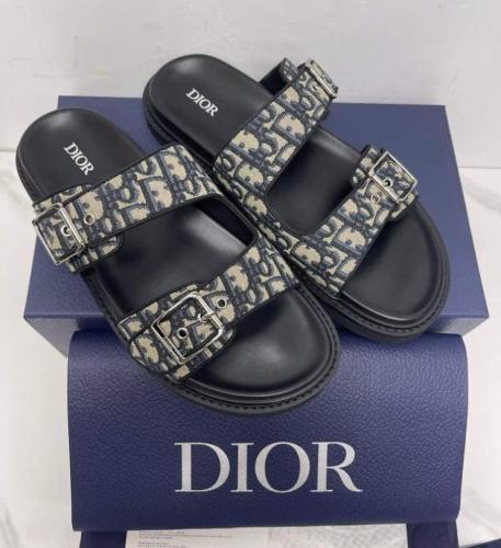 حذاء ديور الفاخر