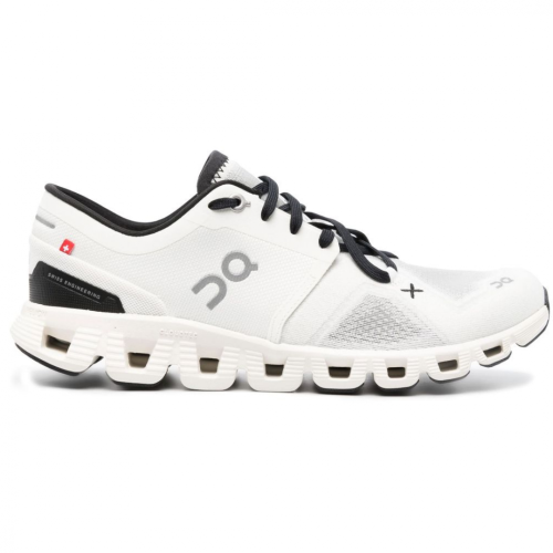 Running Cloud white&black