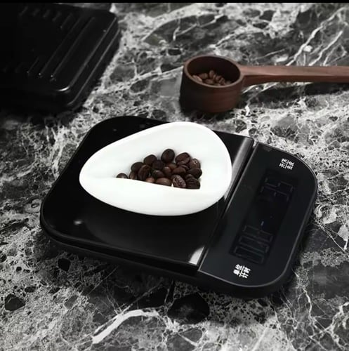 وعاء فخار لقياس حبوب القهوة