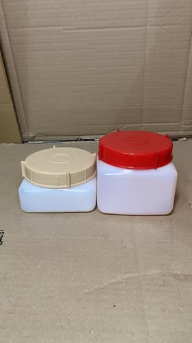 علبة بلاستيك