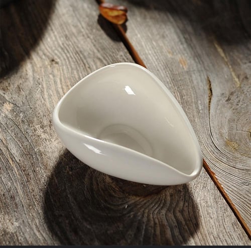 وعاء فخار لقياس حبوب القهوة