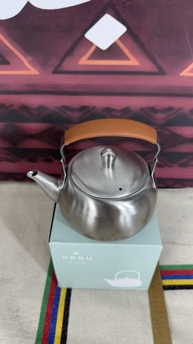 ابريق ياباني ملبس يد جلد