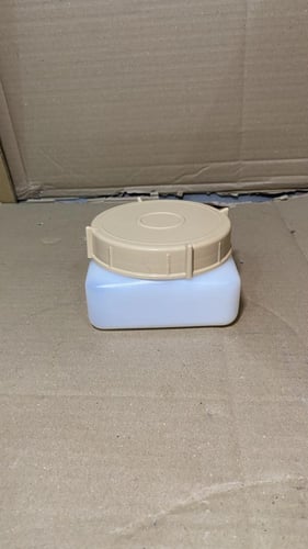 علبة بلاستيك