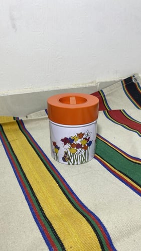 علب معدنية تراثية