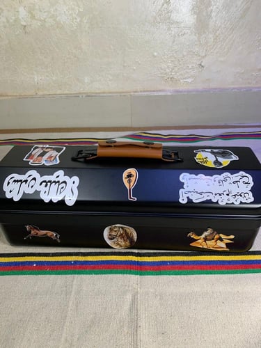 صندوق شاي حديد فارغ