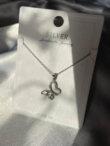 قلادة الفراشة