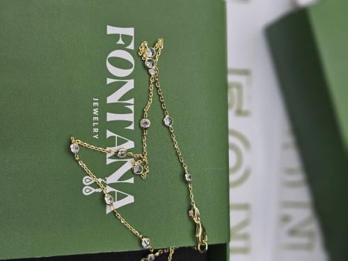 عقد فضة نسائي بفصوص زركون لامعة