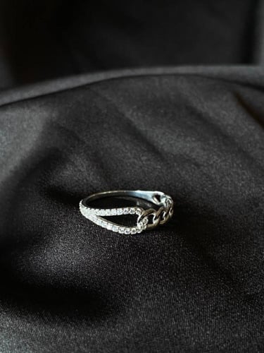 خاتم فضة بتصميم سلسلة راقي