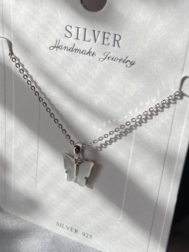 قلادة الفراشة