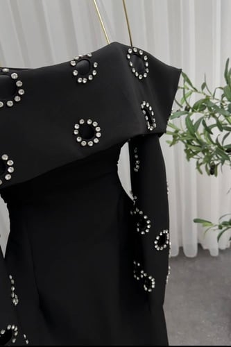 فستان اسود انيق