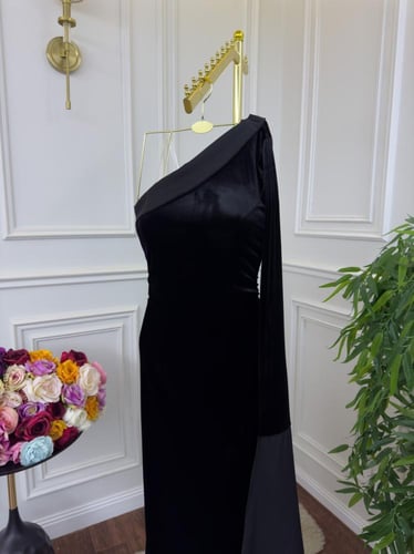 فستان مخمل اسود