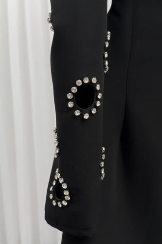 فستان اسود انيق