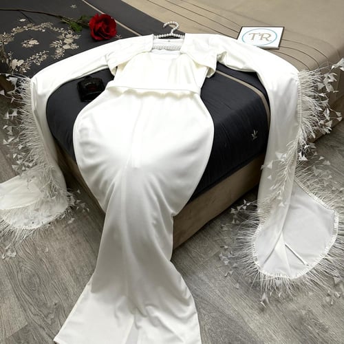 فستان ابيض ناعم