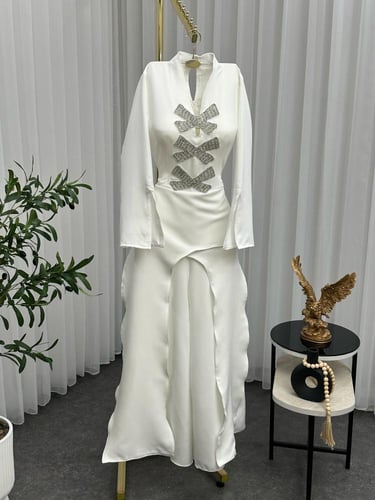 جمبسوت ابيض انيق