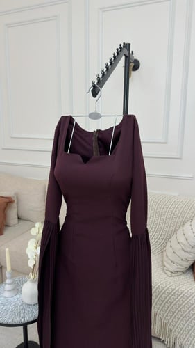 فستان ناعم بلون برغندي