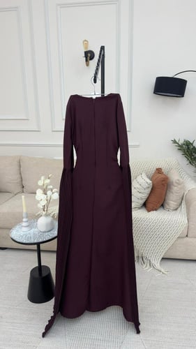فستان ناعم بلون برغندي