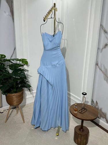 فستان ناعم لون سماوي