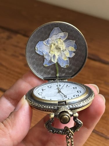 منتج حصري للعيد | نصف درزن ساعة ڤينتج بالورد المجف...