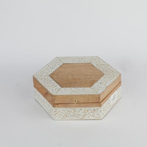 صندوق خشب بحروف عربيه سداسي مقاس24*8 سم