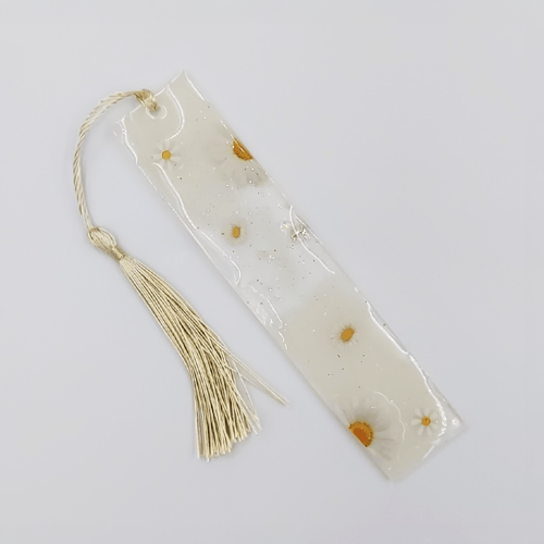 فاصل الزهور البيضاء