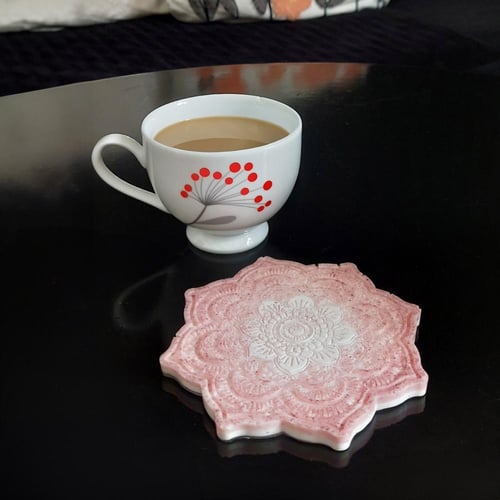 كوستر زهرة اللوتس بلون الأبيض