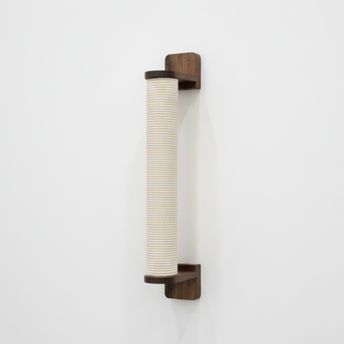 عمود الخدش الخشبي