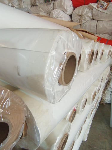 بي في سي pvc صيني 550 جرام بيج غامق 3*50 متر