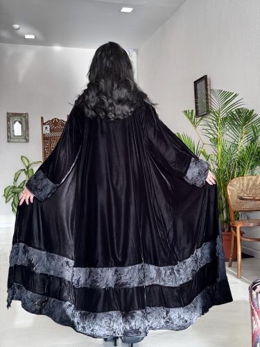 عباية مخمل مع ورود قصة عادية ستريت