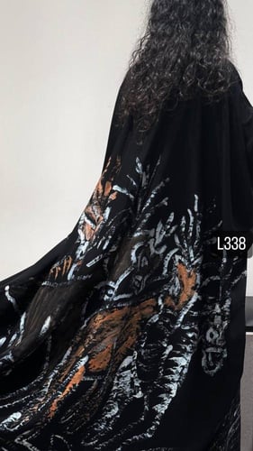 عباية كريب سبشل رسم يدوي قصة بشت