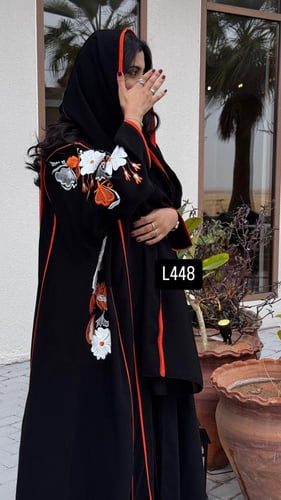 عباية كريب سبشل تطريز يدوي قصة نص بشت